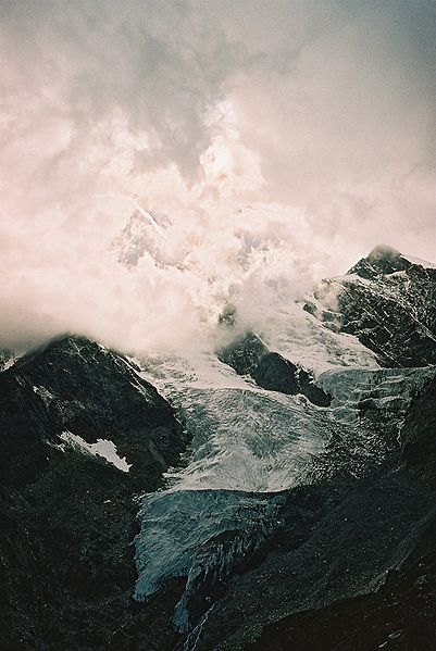 Glacier_au_dessus_de_Saas-Fee