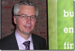 萊特納說「一旦你有了一個工廠，因為已經作了巨大的投資，將會運行三十年或四十年」