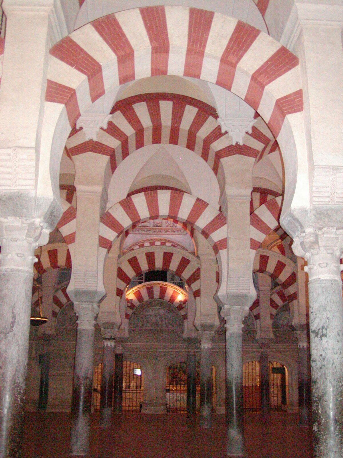 歌多華清真寺內部